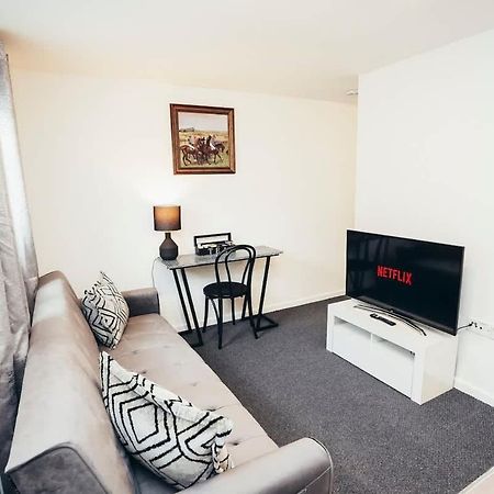Snug 1Br Apt, Self Check In, Parking, By Derbnb Хілтон Екстер'єр фото